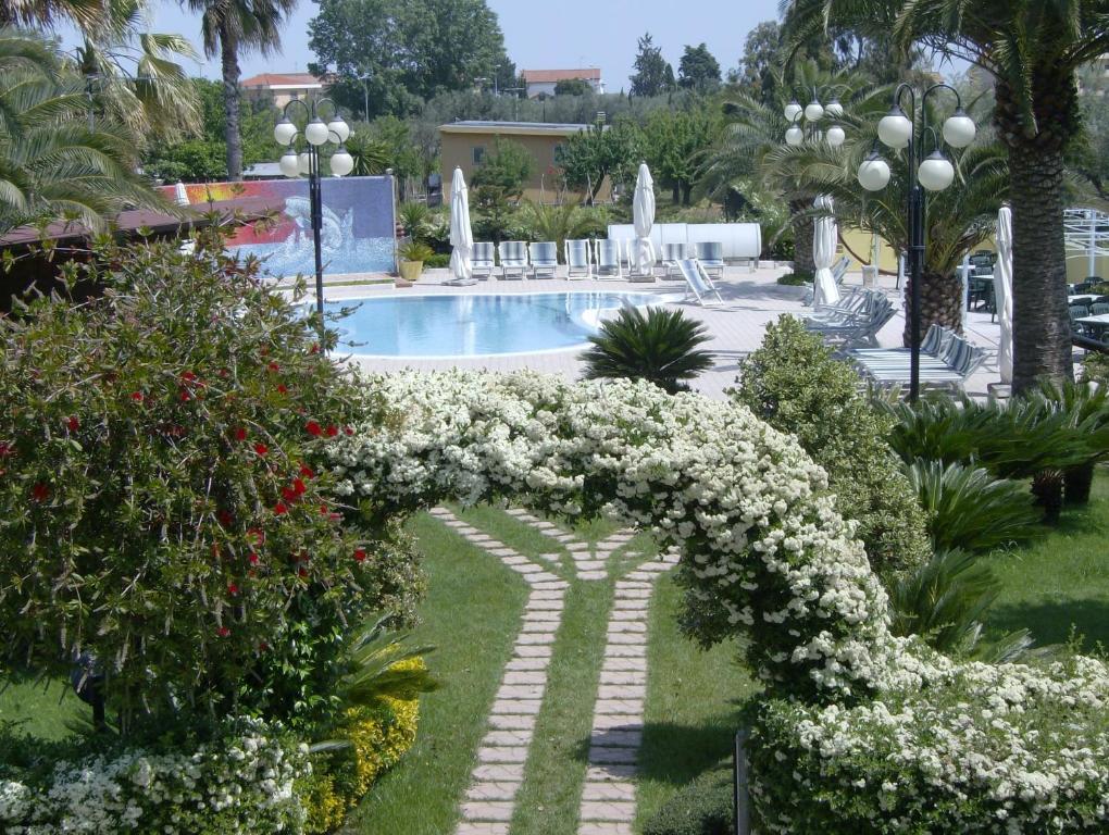 Hotel Marina Розето-дельи-Абруцци Экстерьер фото