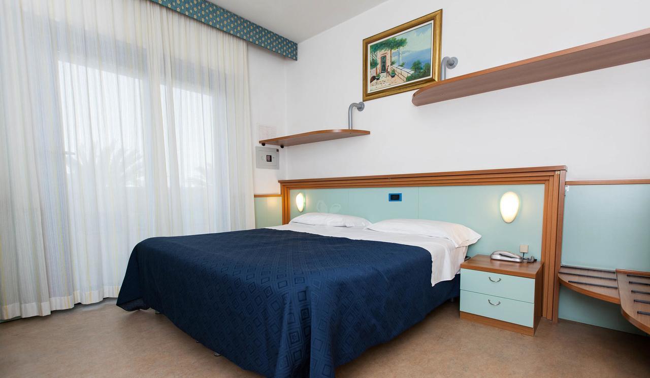 Hotel Marina Розето-дельи-Абруцци Экстерьер фото