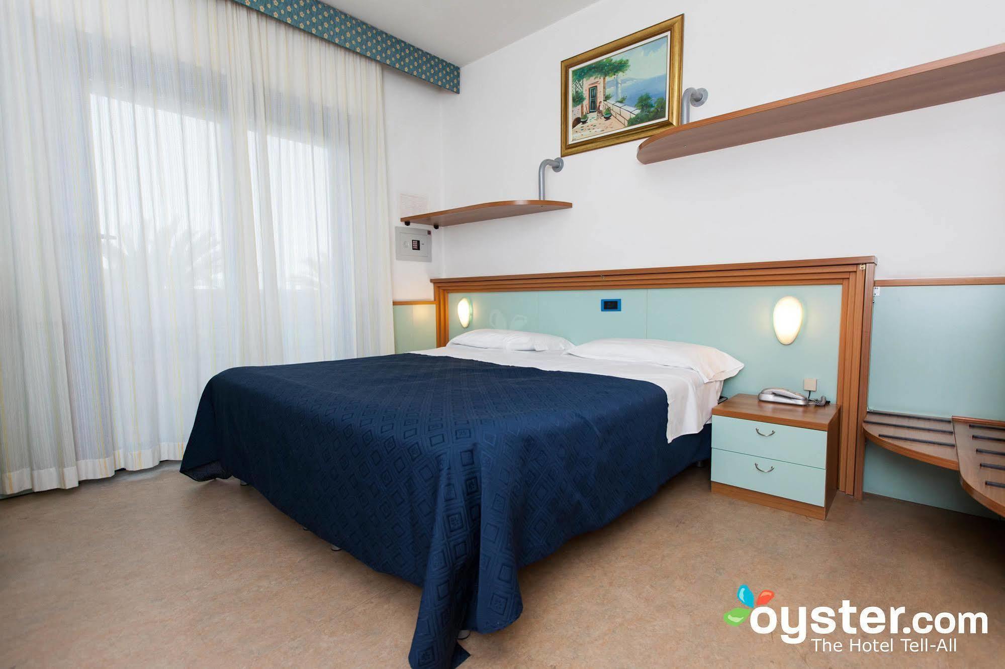 Hotel Marina Розето-дельи-Абруцци Экстерьер фото