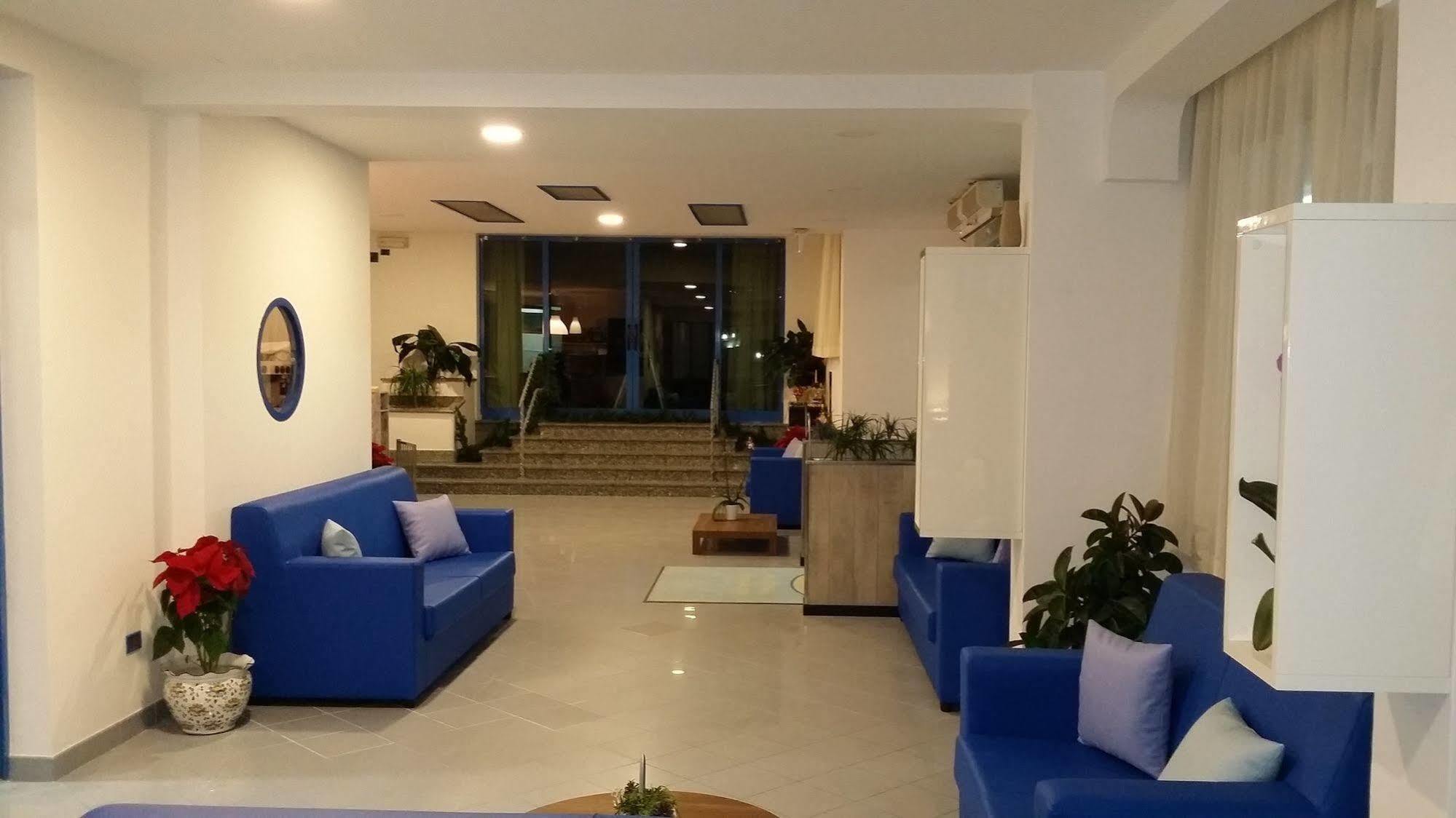 Hotel Marina Розето-дельи-Абруцци Экстерьер фото
