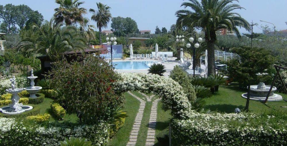 Hotel Marina Розето-дельи-Абруцци Экстерьер фото
